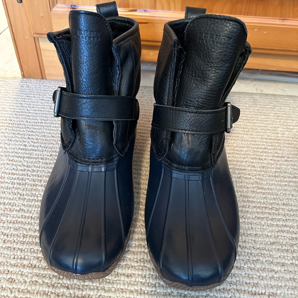Sperry duck boots with leather upper-like new.